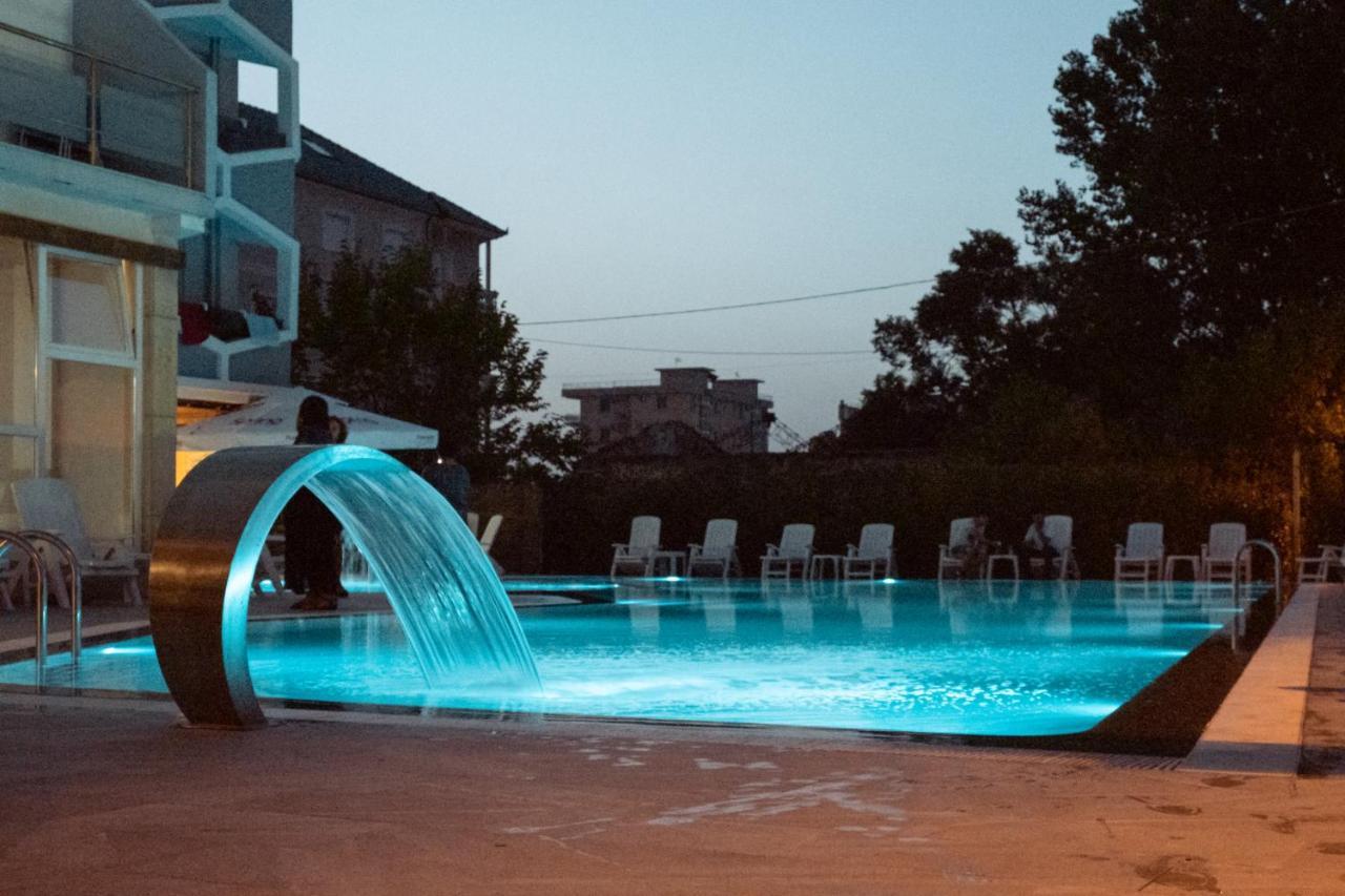 Hotel Center Park Velipojë Exteriér fotografie